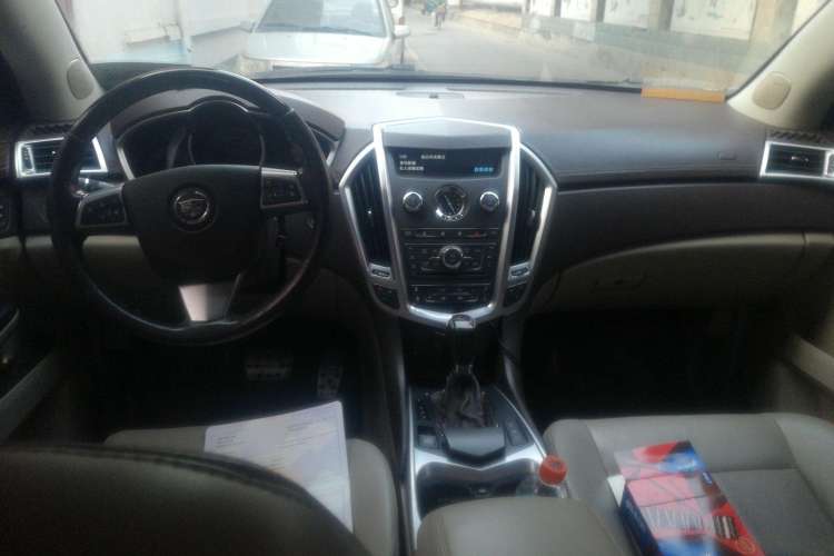 Used Cadillac SRX 2012 3.0L Leading Model Center Console