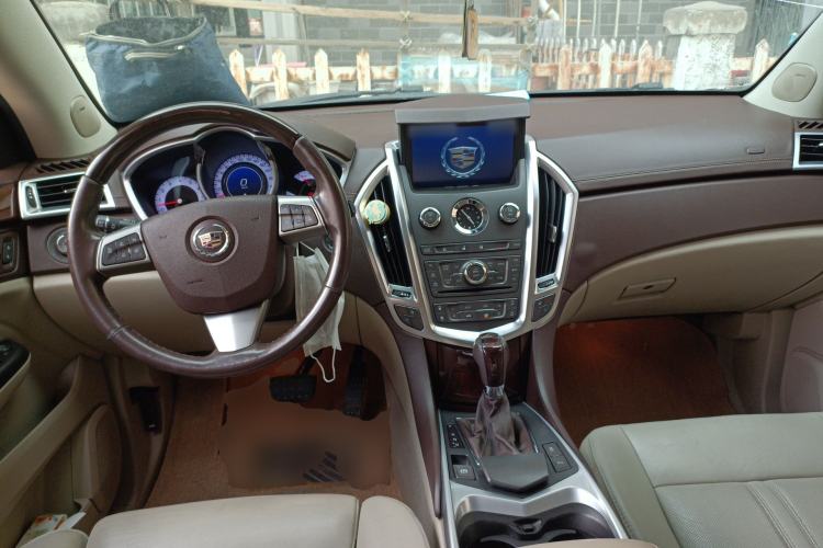 Used Cadillac SRX 2012 3.0L Leading Model Center Console