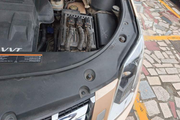 Used Cadillac SRX 2012 3.0L Comfort Model Engine Bay Left