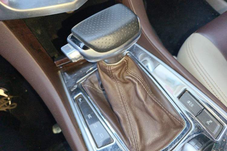 Used Cadillac SRX 2012 3.0L Comfort Model Gear Lever