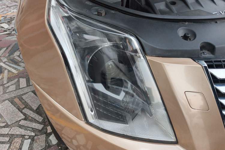 Used Cadillac SRX 2012 3.0L Comfort Model Right Front Headlight