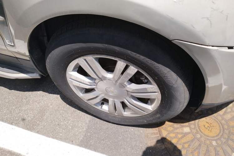 Used Cadillac SRX 2012 3.0L Elite Edition Right Front Wheel Hub