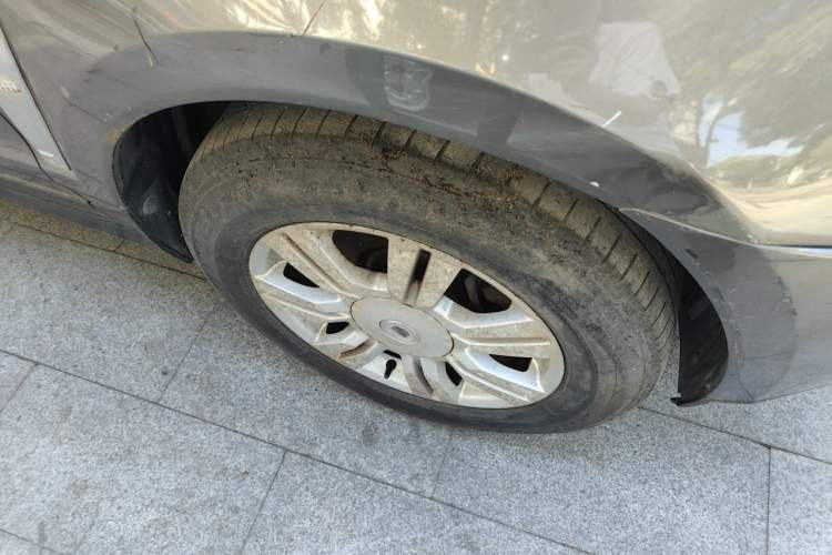 Used Cadillac SRX 2012 3.0L Elite Edition Right Front Wheel Hub