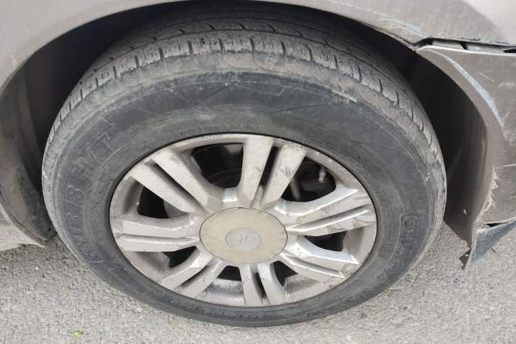 Used Cadillac SRX 2012 3.0L Elite Edition Right Front Wheel Hub