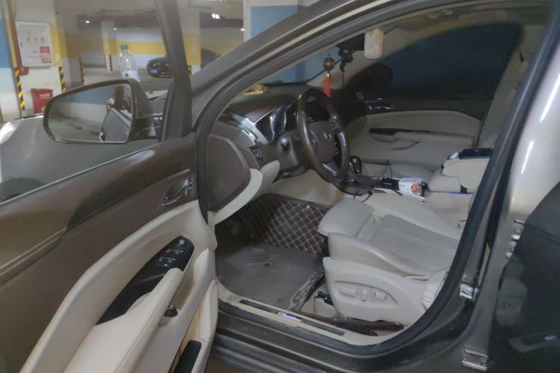 Used Cadillac SRX 2012 3.0L Elite Edition Driver Seat