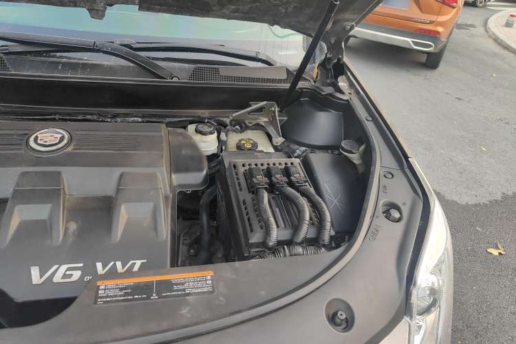 Used Cadillac SRX 2012 3.0L Flagship Version Engine Bay Left