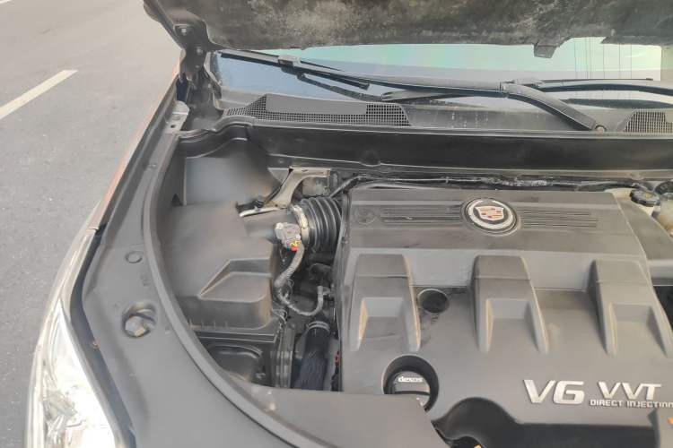 Used Cadillac SRX 2012 3.0L Flagship Version Engine Bay Right