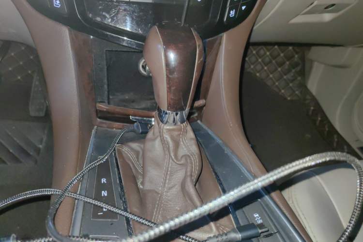 Used Cadillac SRX 2012 3.0L Elite Edition Gear Lever