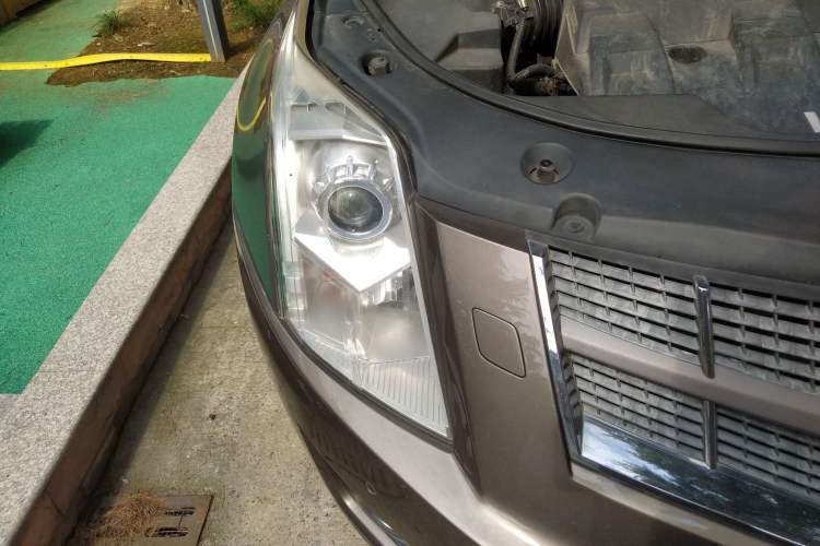 Used Cadillac SRX 2012 3.0L Elite Edition Right Front Headlight