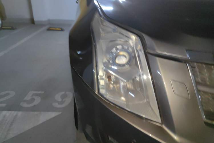 Used Cadillac SRX 2012 3.0L Elite Edition Right Front Headlight