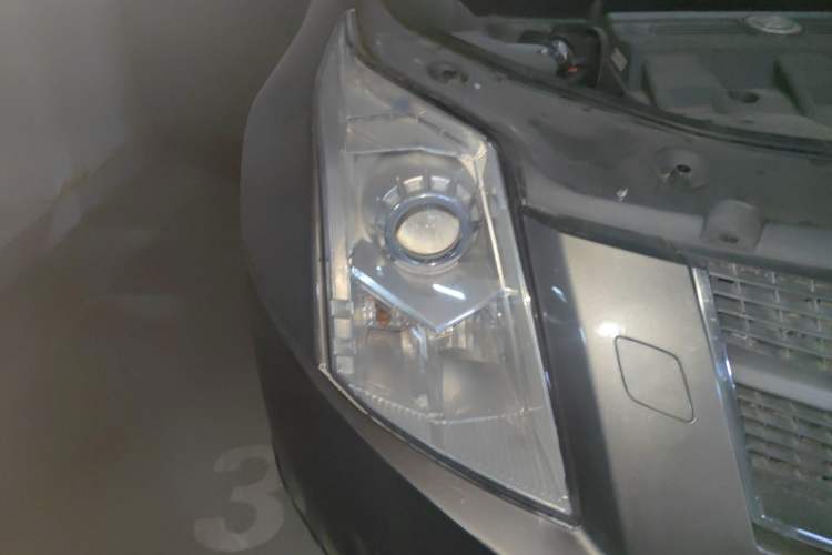 Used Cadillac SRX 2012 3.0L Elite Edition Right Front Headlight