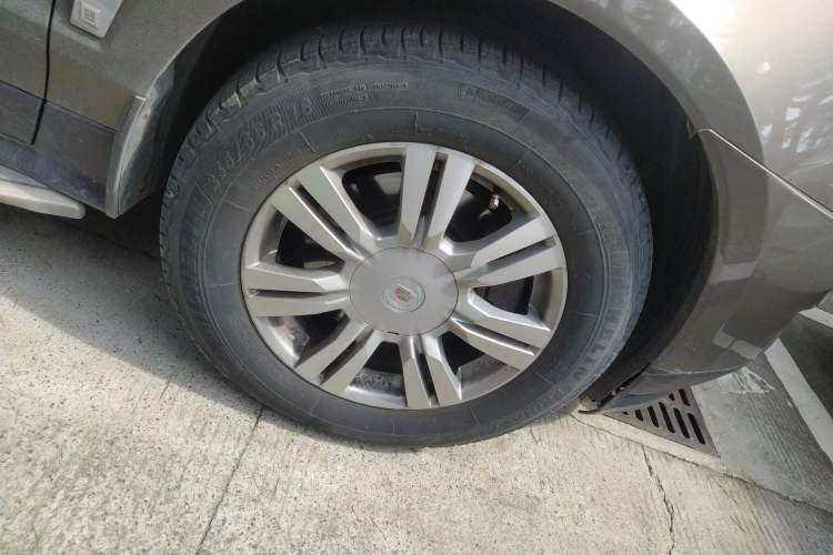 Used Cadillac SRX 2012 3.0L Elite Edition Right Front Wheel Hub