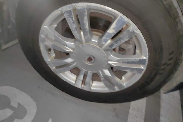 Used Cadillac SRX 2012 3.0L Elite Edition Right Front Wheel Hub