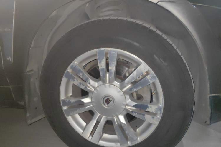 Used Cadillac SRX 2012 3.0L Elite Edition Right Front Wheel Hub