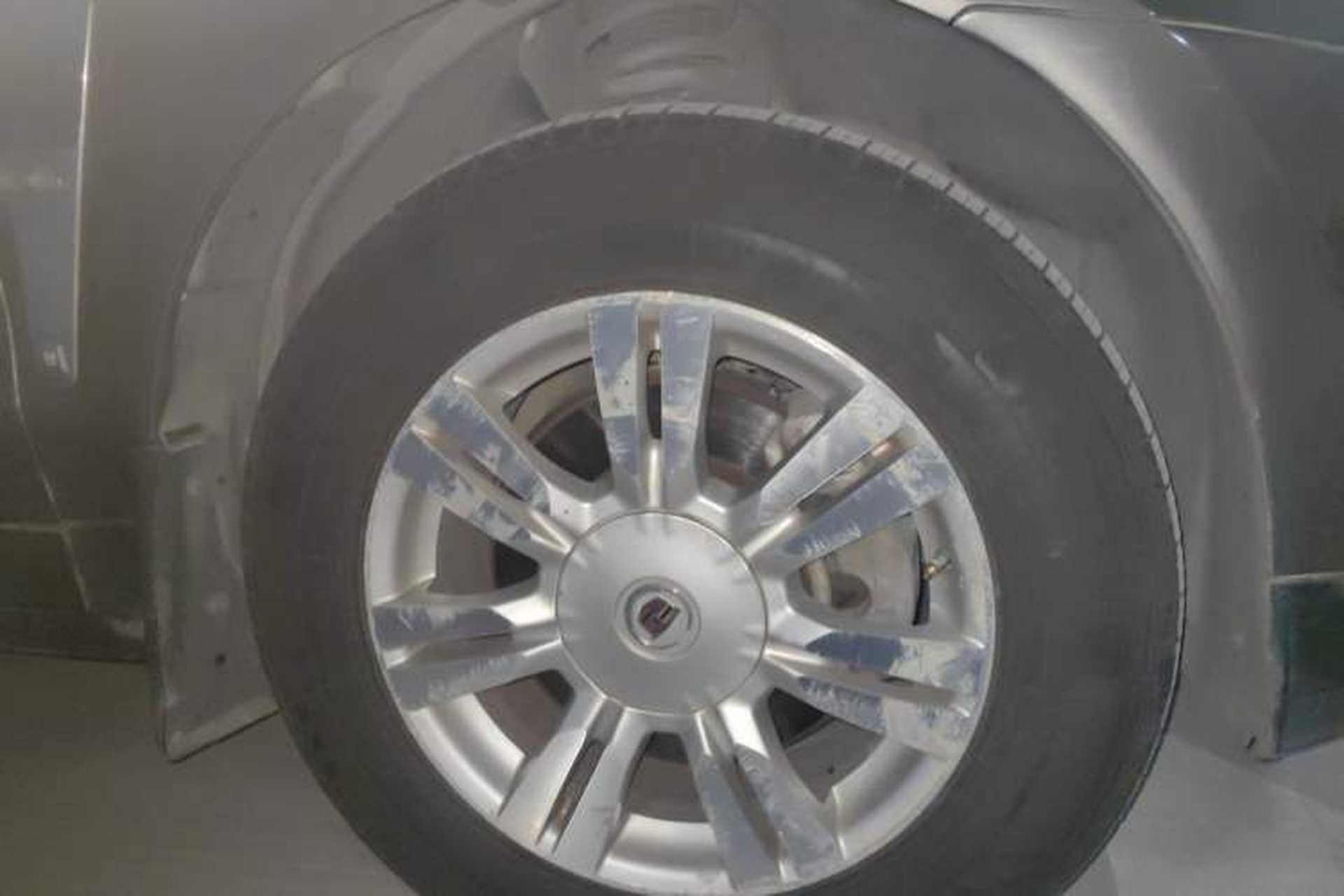 Used Cadillac SRX 2012 3.0L Elite Edition Right Front Wheel Hub