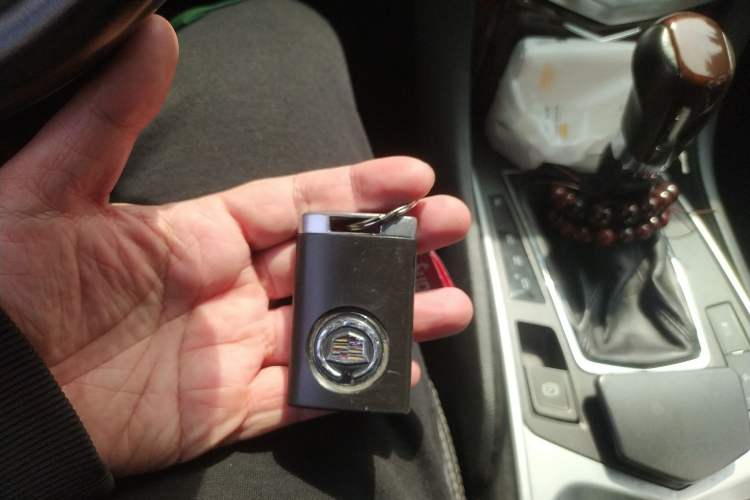 Used Cadillac SRX 2012 3.0L Elite Edition Vehicle Key