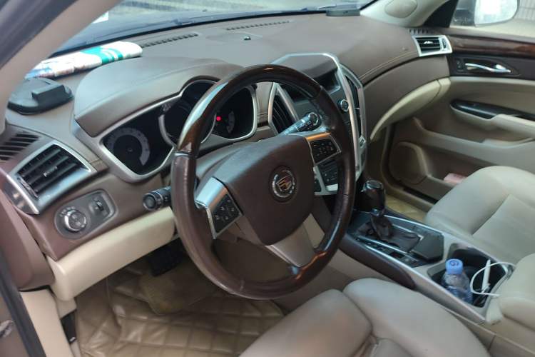 Used Cadillac SRX 2012 3.0L Leading Model Center Console
