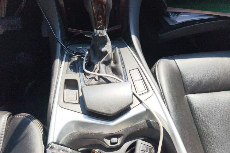Used Cadillac SRX 2012 3.0L Elite Edition Gear Lever