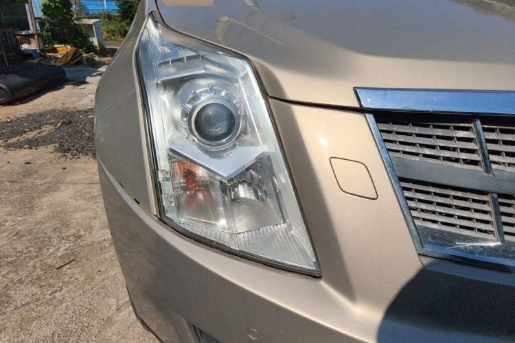 Used Cadillac SRX 2012 3.0L Elite Edition Right Front Headlight
