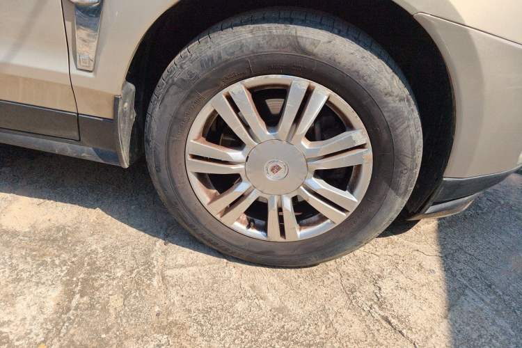 Used Cadillac SRX 2012 3.0L Elite Edition Right Front Wheel Hub
