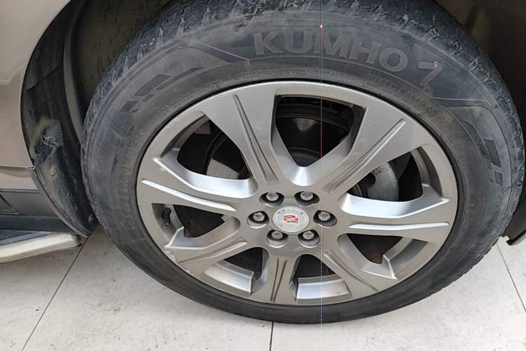 Used Cadillac SRX 2012 3.0L Leading Model Right Front Wheel Hub