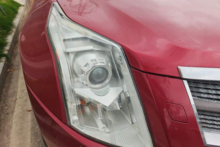 Used Cadillac SRX 2012 3.0L Comfort Model Right Front Headlight