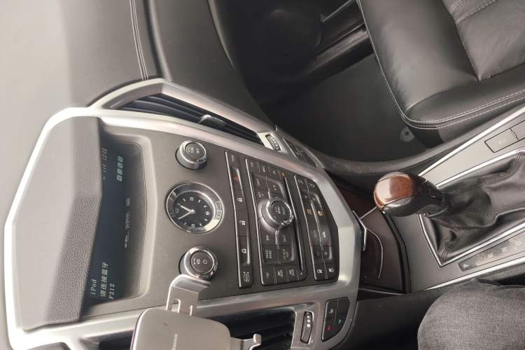 Used Cadillac SRX 2012 3.0L Elite Edition Audio And AC Panel