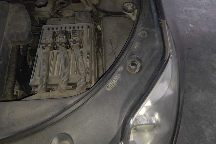 Used Cadillac SRX 2012 3.0L Elite Edition Engine Bay Left