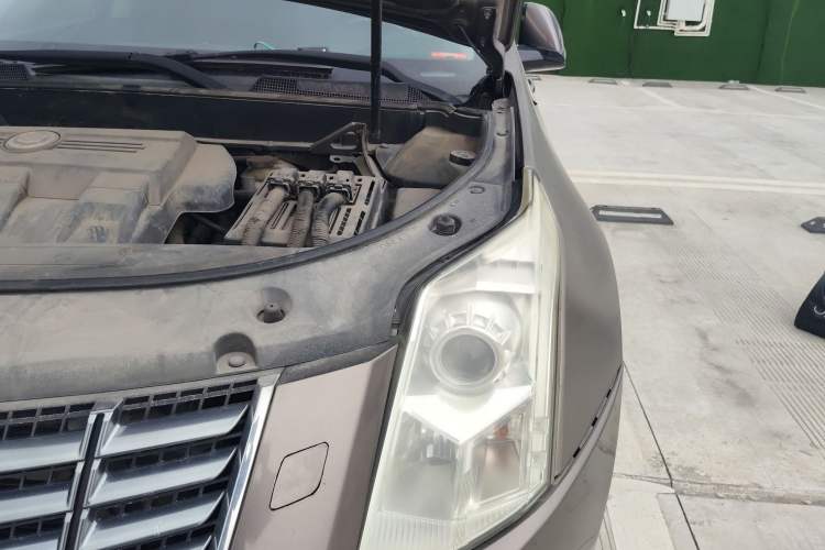 Used Cadillac SRX 2012 3.0L Elite Edition Engine Bay Left