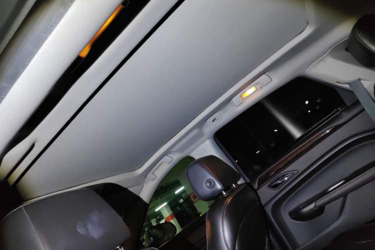 Used Cadillac SRX 2012 3.0L Leading Model Headliner