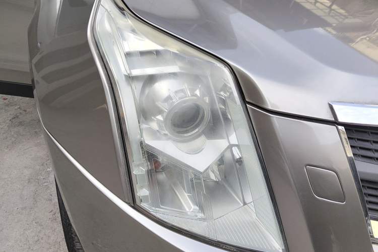 Used Cadillac SRX 2012 3.0L Comfort Model Right Front Headlight