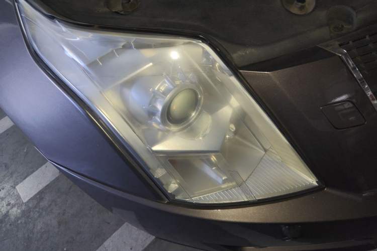 Used Cadillac SRX 2012 3.0L Elite Edition Right Front Headlight