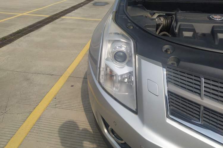 Used Cadillac SRX 2012 3.0L Elite Edition Right Front Headlight