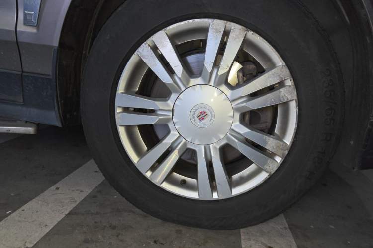 Used Cadillac SRX 2012 3.0L Elite Edition Right Front Wheel Hub