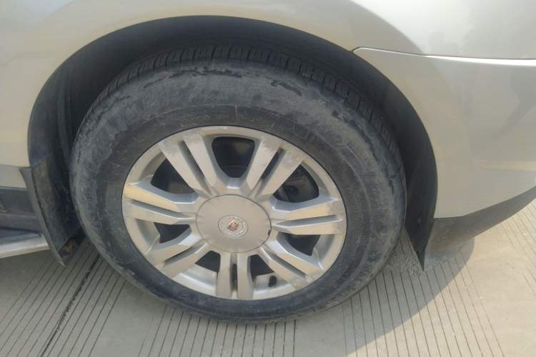 Used Cadillac SRX 2012 3.0L Elite Edition Right Front Wheel Hub