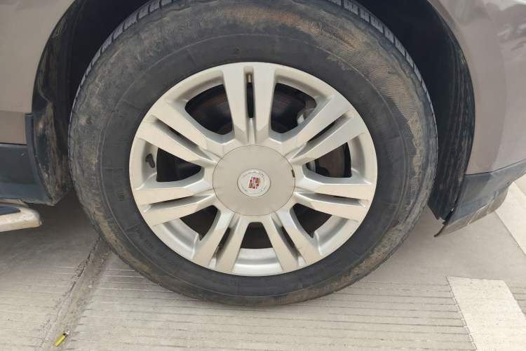 Used Cadillac SRX 2012 3.0L Elite Edition Right Front Wheel Hub