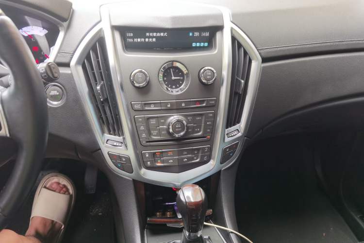 Used Cadillac SRX 2012 3.0L Elite Edition Audio And AC Panel