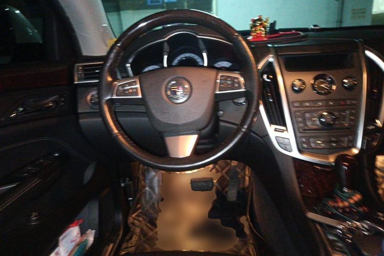 Used Cadillac SRX 2012 3.0L Leading Model Center Console