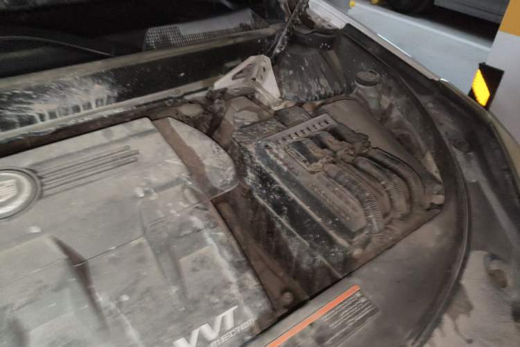 Used Cadillac SRX 2012 3.0L Comfort Model Engine Bay Left