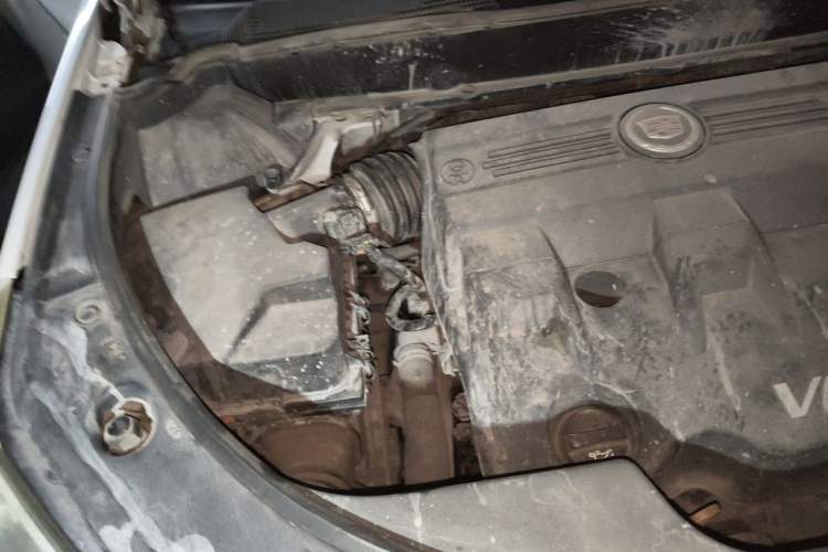 Used Cadillac SRX 2012 3.0L Comfort Model Engine Bay Right