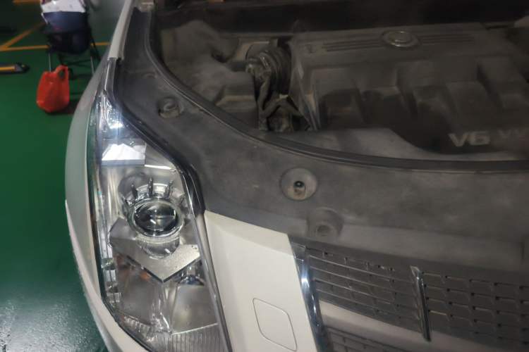 Used Cadillac SRX 2012 3.0L Elite Edition Engine Bay Right