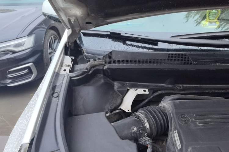 Used Cadillac SRX 2012 3.0L Elite Edition Engine Bay Right