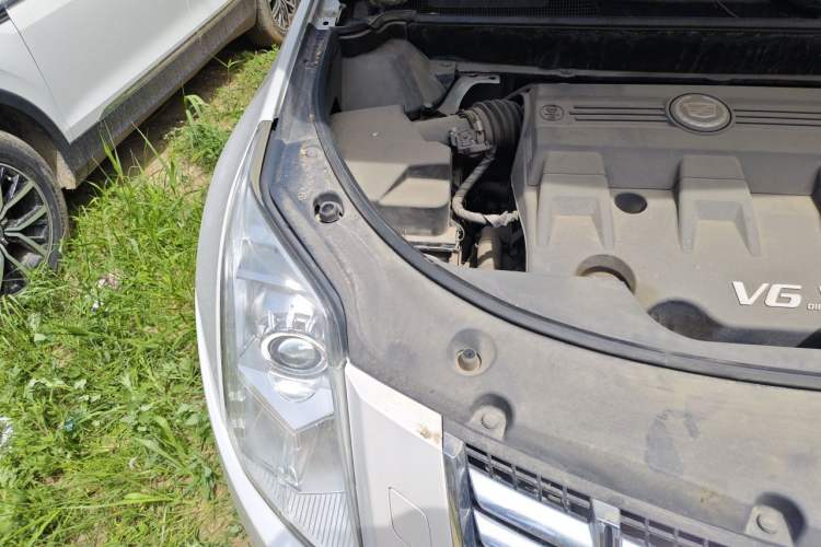 Used Cadillac SRX 2012 3.0L Comfort Model Engine Bay Right