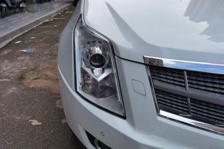 Used Cadillac SRX 2012 3.0L Elite Edition Right Front Headlight