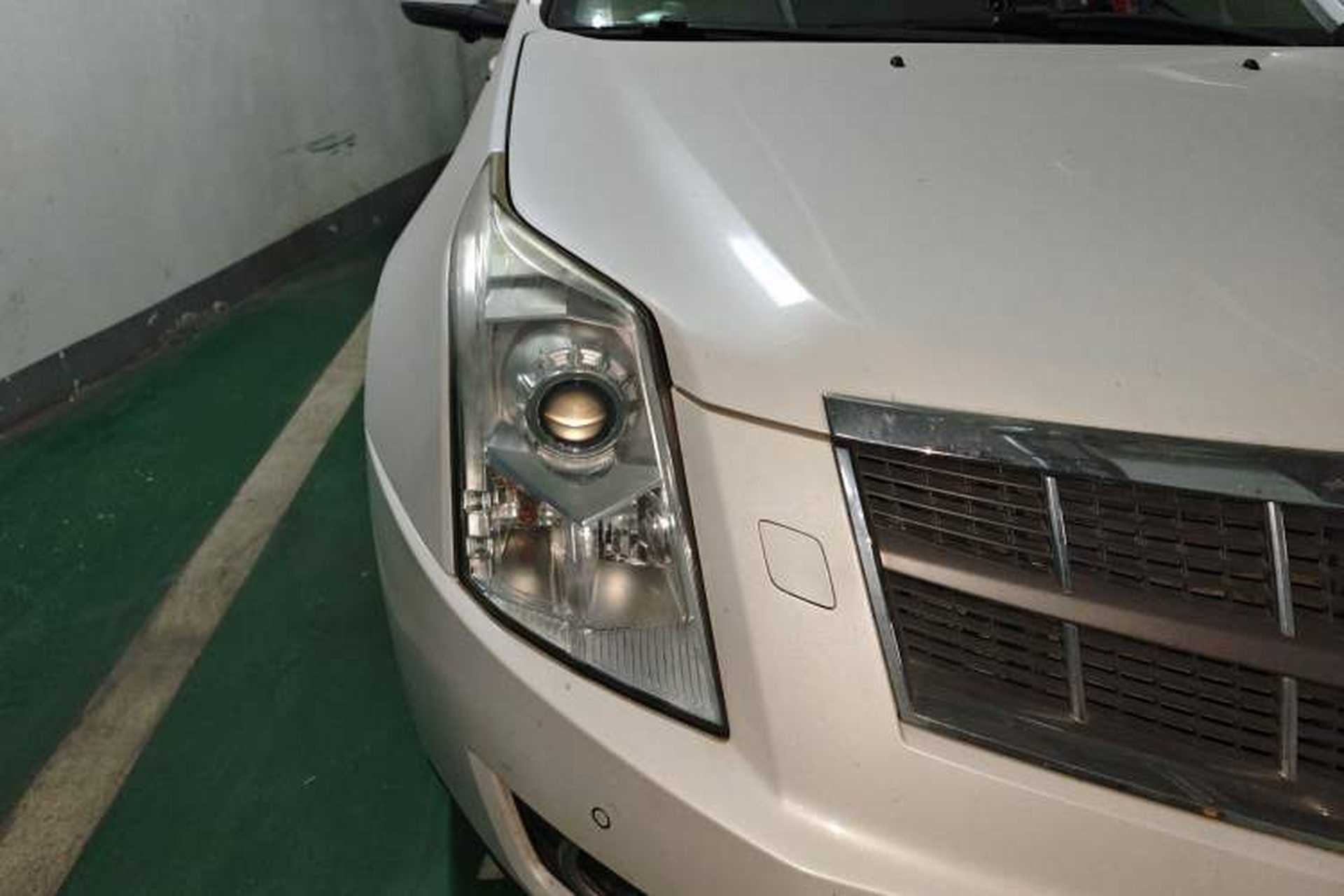 Used Cadillac SRX 2012 3.0L Elite Edition Right Front Headlight
