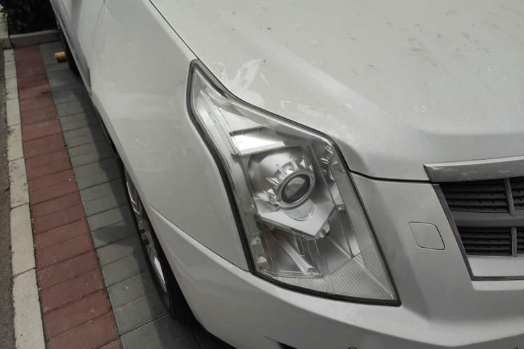Used Cadillac SRX 2012 3.0L Elite Edition Right Front Headlight