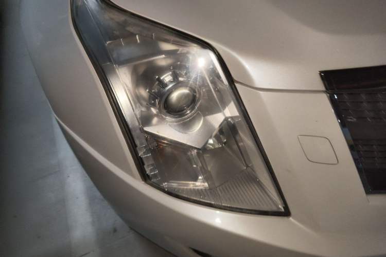 Used Cadillac SRX 2012 3.0L Comfort Model Right Front Headlight