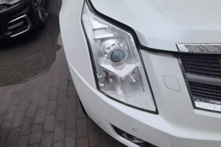Used Cadillac SRX 2012 3.0L Elite Edition Right Front Headlight