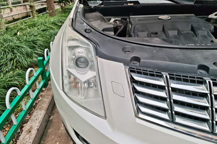 Used Cadillac SRX 2012 3.0L Elite Edition Right Front Headlight