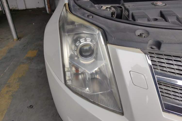 Used Cadillac SRX 2012 3.0L Elite Edition Right Front Headlight